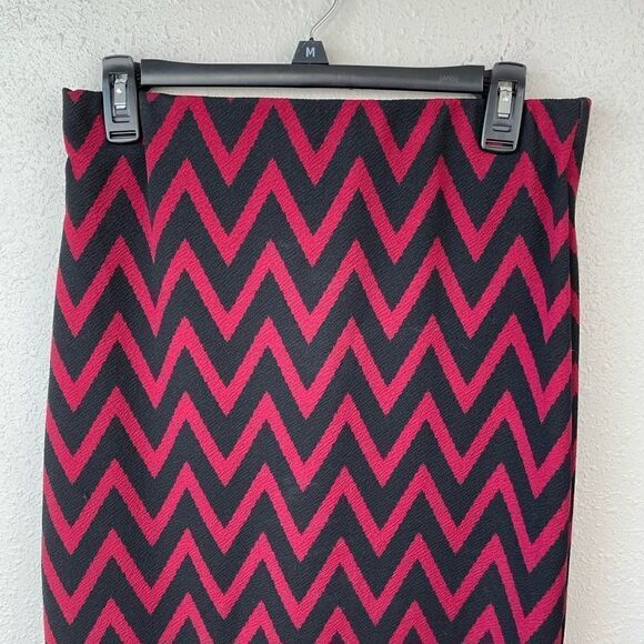 EUC Vitta Luna Womens Black and Red Chevron Pattern Midi Skirt Size M - Picture 2 of 4